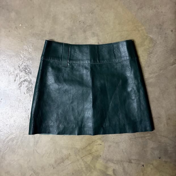 돌체앤가바나 보틀그린 가죽 미니스커트