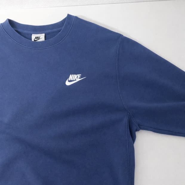 나이키 스우시 네이비 맨투맨