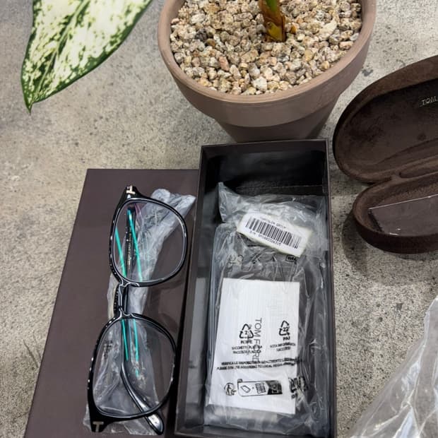 톰포드 안경 FT5797-K-B/V 001 모델 새제품