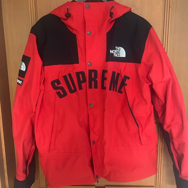 슈프림 X 노스페이스 아치로고 마운틴 자켓