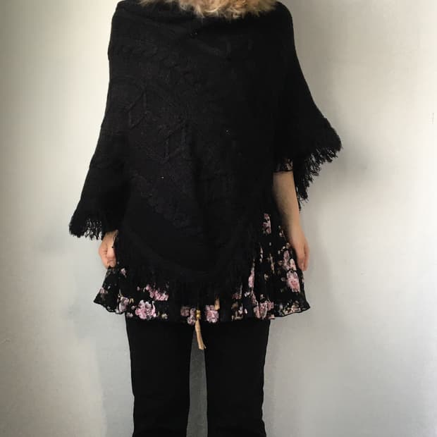 Fake fur hood fringe knit cape