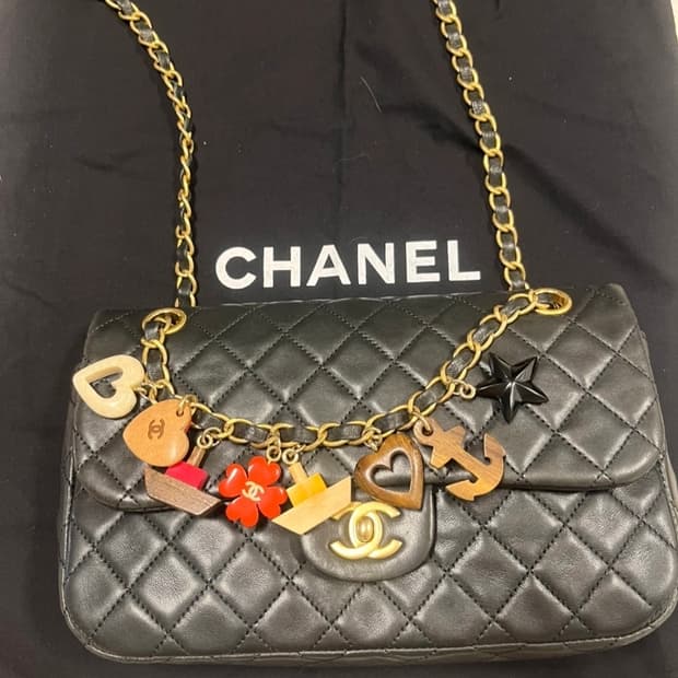 정품/풀셋] 샤넬 14번대 발렌타인 참 한정판 클래식 플랩백 (미디엄)
