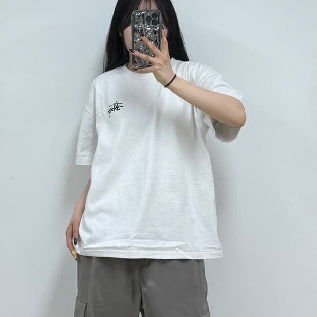 스투시 백로고 반팔 티셔츠 화이트 E18