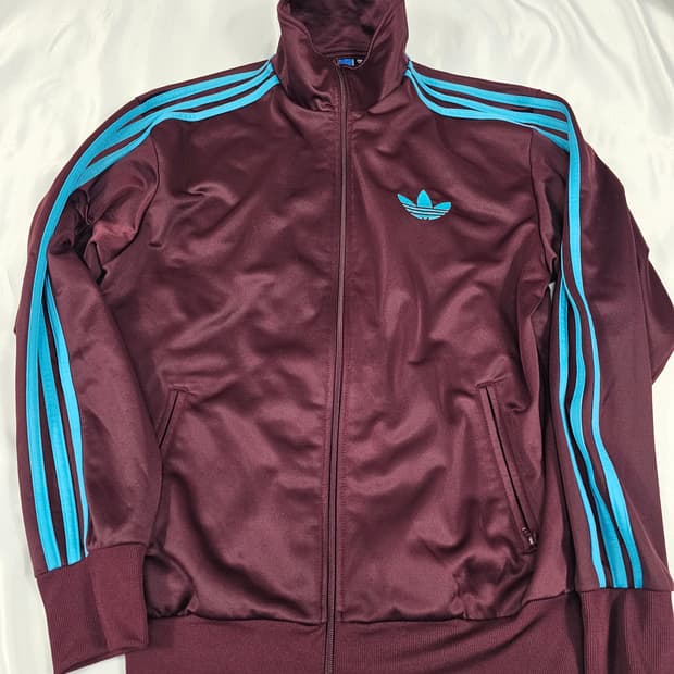 아디다스버건디져지