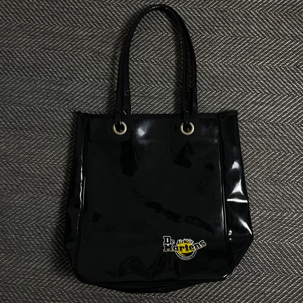 닥터마틴 코팅 글로시 토트백 블랙o 3649