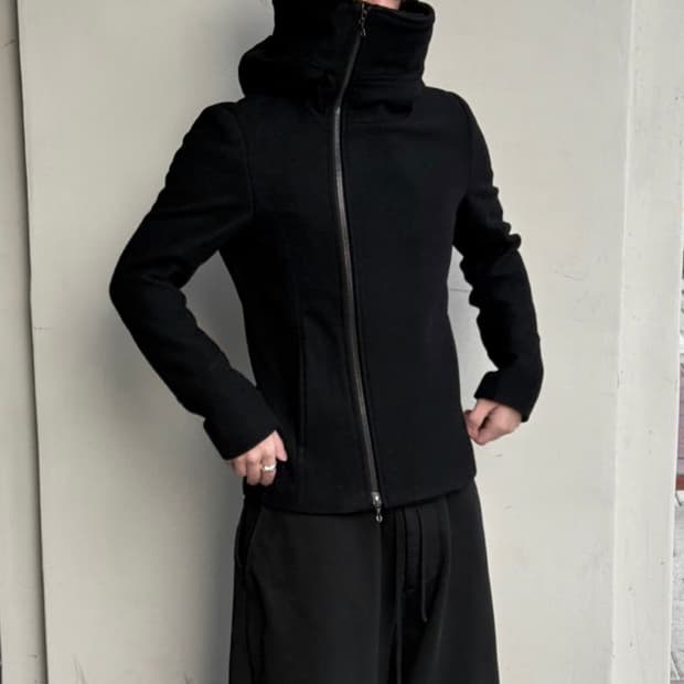 어태치먼트 집업 사신 분 제가 얹어서 사겠습니다