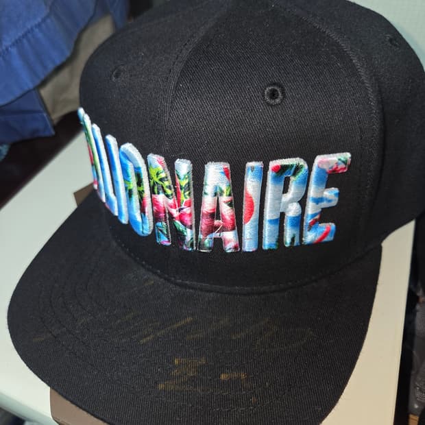 [F] 일리네어 레코즈 스냅백 도끼 친필 싸인 (하와이안, 한정판)