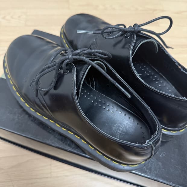 닥터마틴 1461 3홀 벡스 240