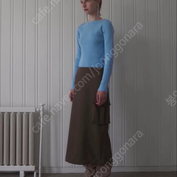 언앤써드미스테리 글로시 포켓 스커트