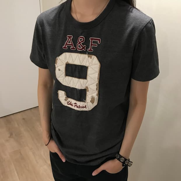 아베크롬비 반팔 챠콜