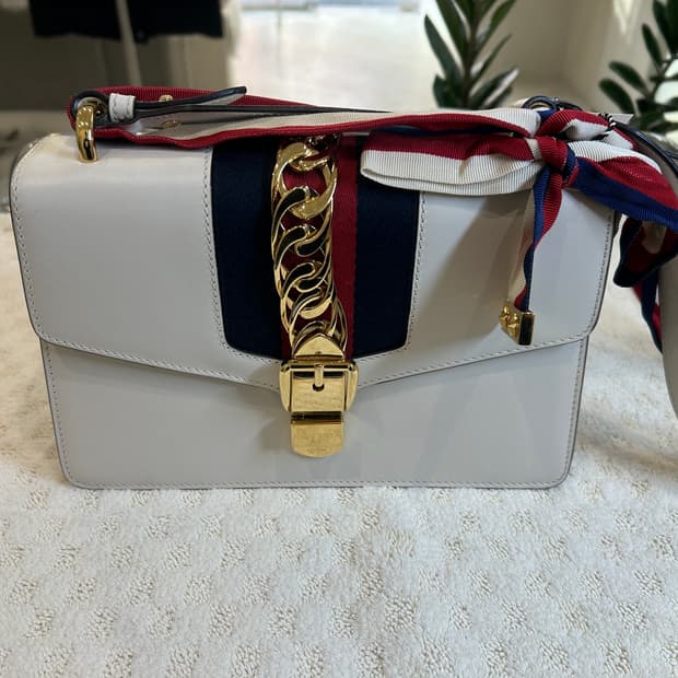 [정품/중고] 구찌 실비백 스몰 화이트