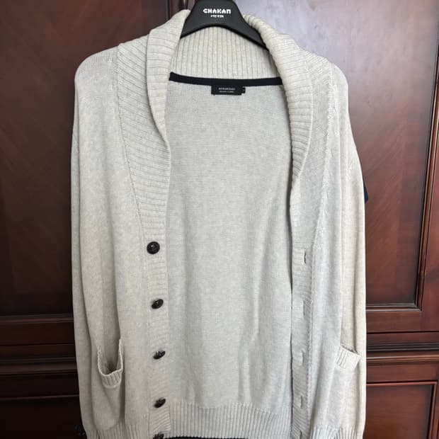 버버리 가디건 팝니다