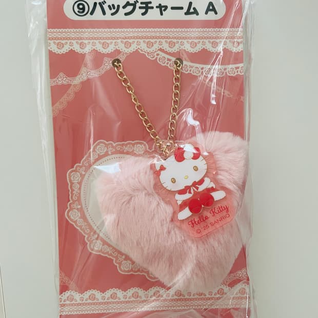헬로키티 쿠지 백참 키링 핑크