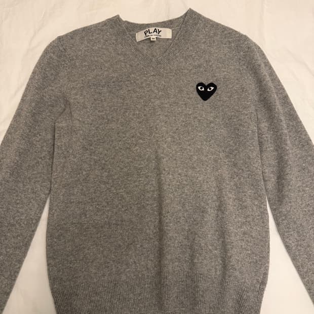 꼼데가르송 브이넥 니트