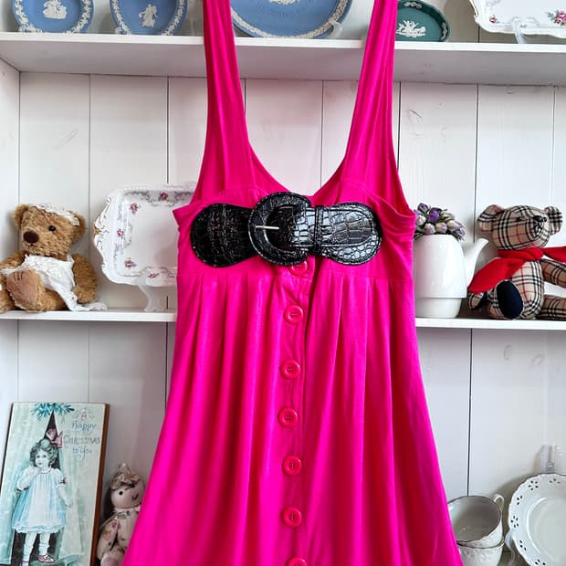 핫핑크 벨트 단추 원피스