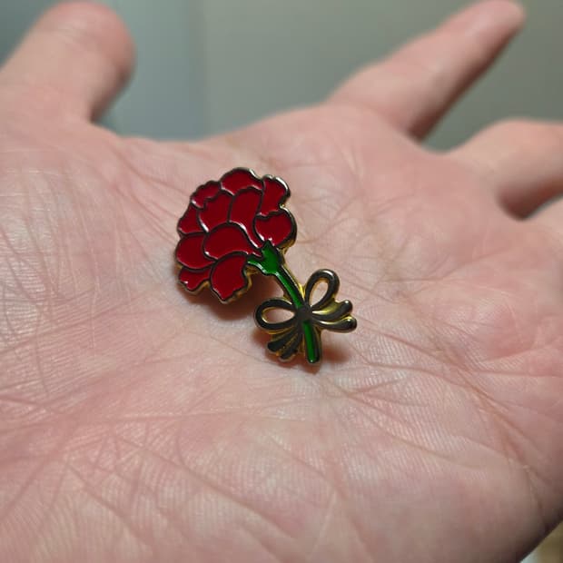 장미꽃 리본뱃지