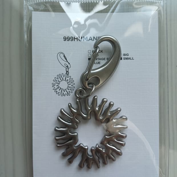 999휴머니티 로고 키링 실버 새상품