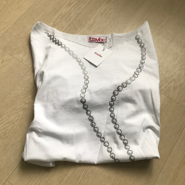 잇자바이브 오프숄더 티셔츠