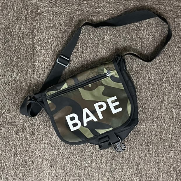 BAPE 미니 부록 가방 카모 크로스백