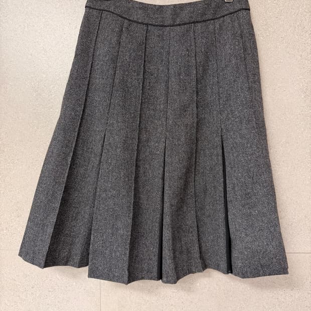 꼼사이즘 플리츠 미디 스커트 그레이 플레어