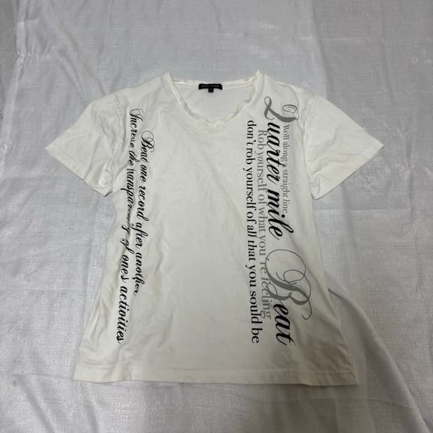 “Avail Mode” Y2K Lettering White Tee
