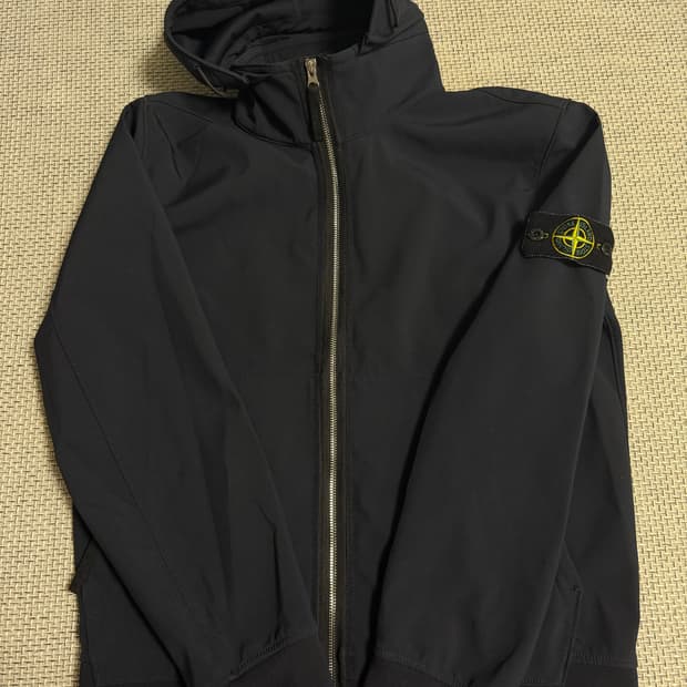 스톤아일랜드 라이트 소프트쉘 M사이즈