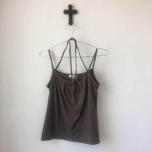 Tied point sleeveless