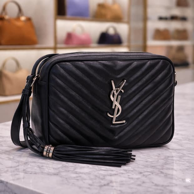 [S급]  생로랑 루 마틀라세 쉐브론 퀄팅 카프스킨 판매합니다!!!