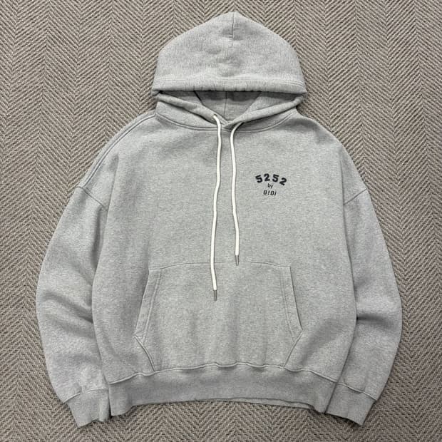 5252byoioi 베이직 로고 후드티 v2772