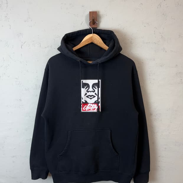 오베이 페이스 프린팅 후드티 블랙