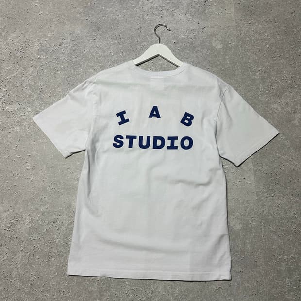 아이앱 스튜디오 빅로고 화이트 반팔티
