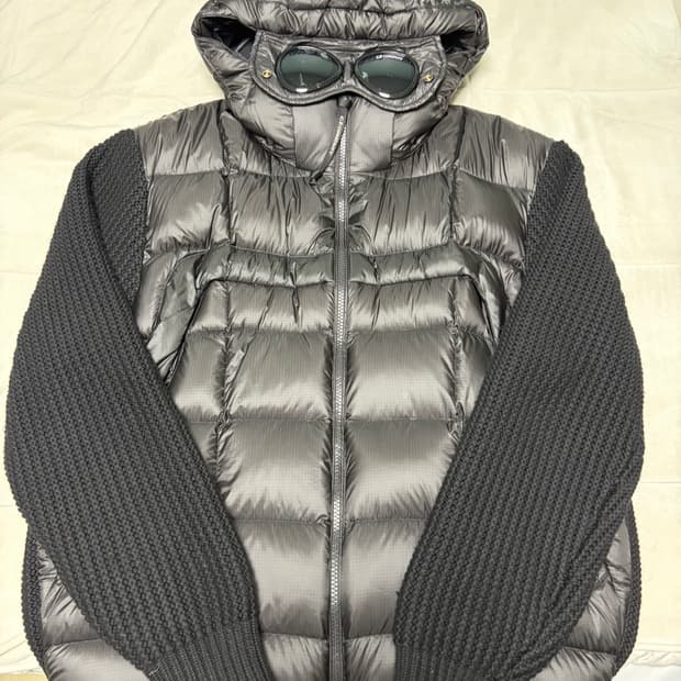 Cp컴퍼니25fw 니트패딩 L사이즈