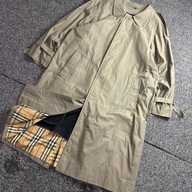 버버리 클래식 아카이브 싱글 맥코트 3198