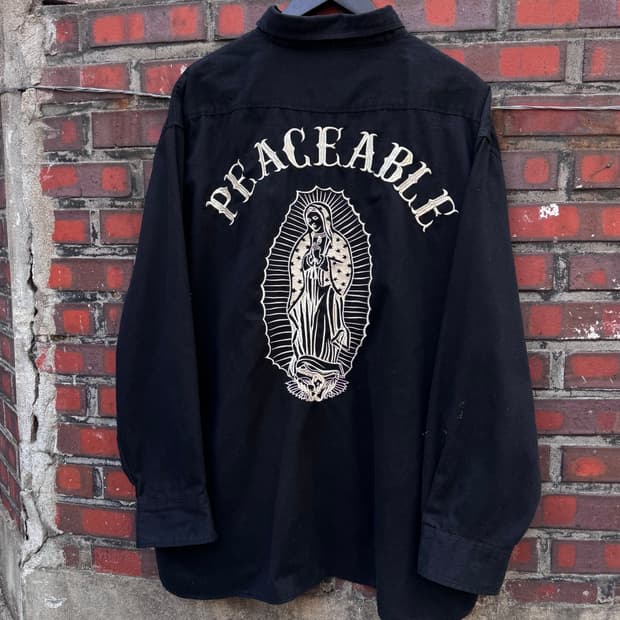 Shelty 성모마리아 자수 블랙 셔츠 