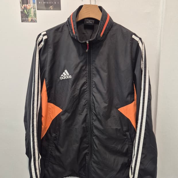아디다스 바람막이 점퍼  100
사이즈