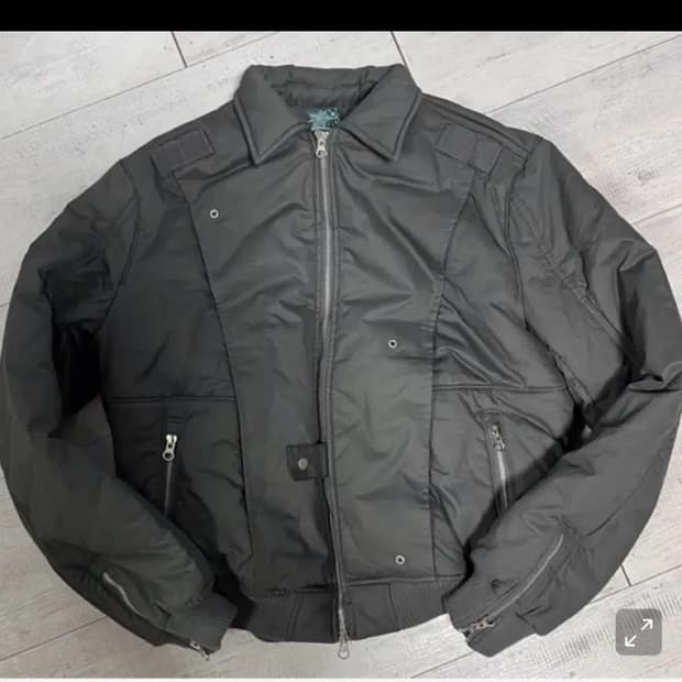 더콜디스트모먼트 facing 봄버 자켓 팝니다