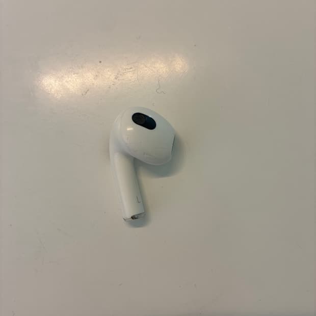 에어팟 3 왼쪽 유닛입니다