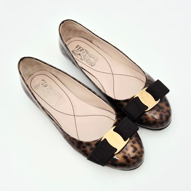 페라가모 바라 리본 플랫 (레오파드 패턴) 5D