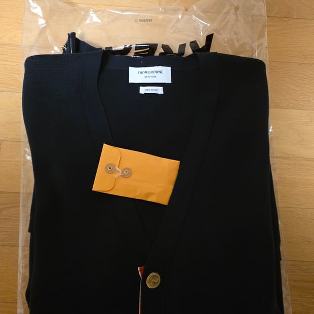 [5사이즈]25FW 톰브라운 밀라노스티치 금장 가디건