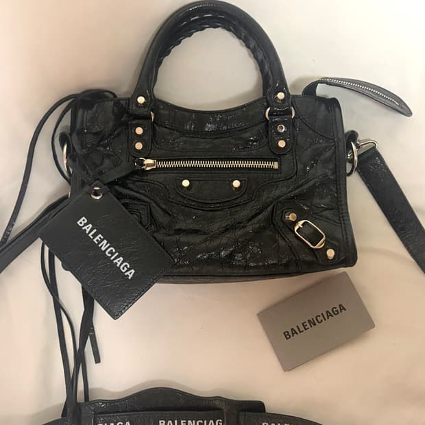 발렌시아가 모터백 미니 [레터링 스트랩]