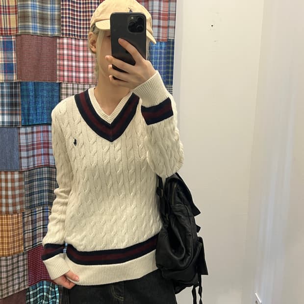 폴로 브이넥 꽈배기 니트