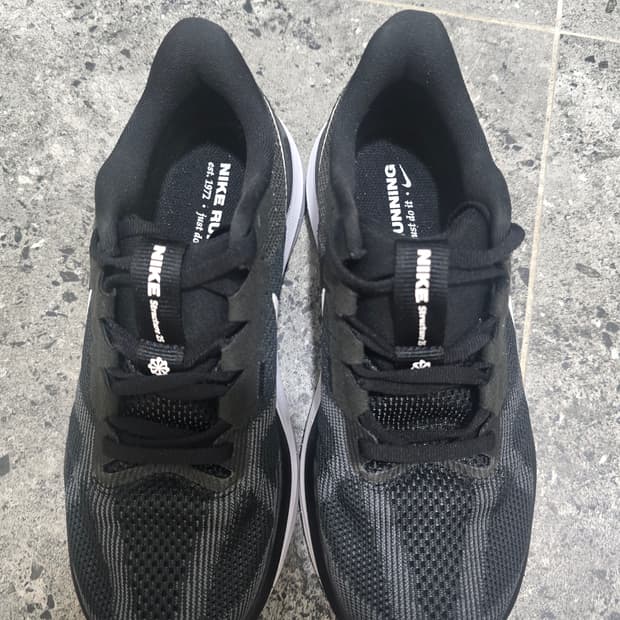 나이키 에어 줌 스트럭처25 블랙 245mm 여성