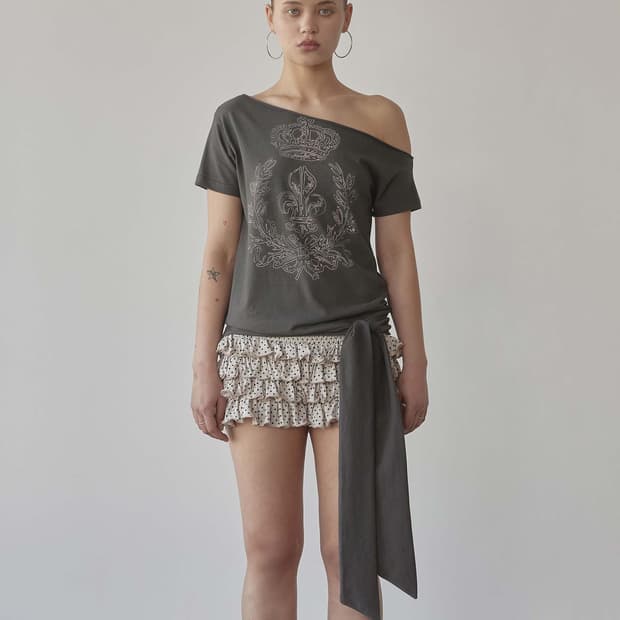 스컬프터 Chateau Shithole Tie Tee Charcoal