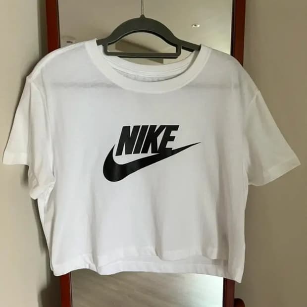 나이키 크롭티셔츠