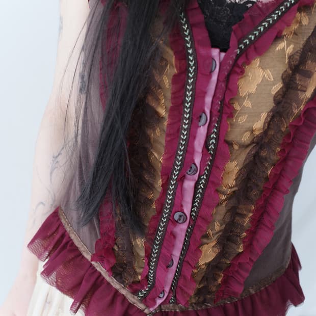 frill sleeveless blosue