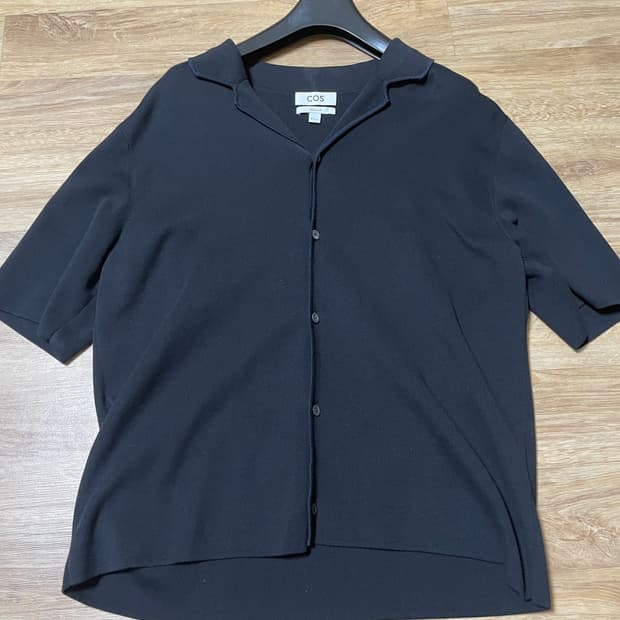 [COS] 코스 남성 오픈 칼라 반소매 니트 셔츠 블랙 - XL사이즈