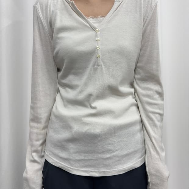 gap white longsleeve
