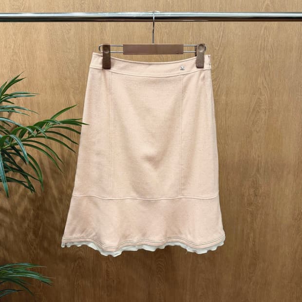 꾸레쥬 미디 스커트 밑단 레이어드 로고 장식 디테일 A라인 핑크