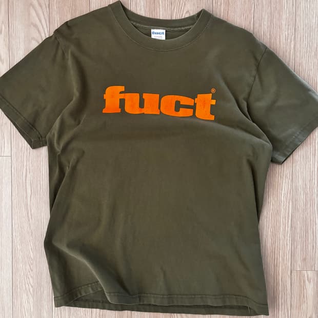 퍽트 카키 반팔티