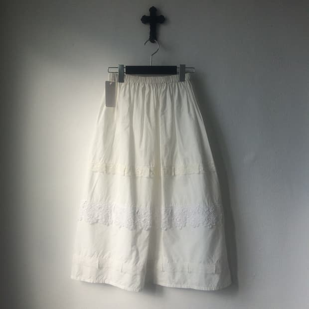 Lace layered long skirt